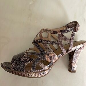 Naturalizer purple and tan snakeskin sandals size 8